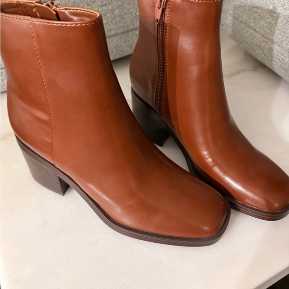 Women Ankle Booties / Ankle Boots - Picture 4 of 5